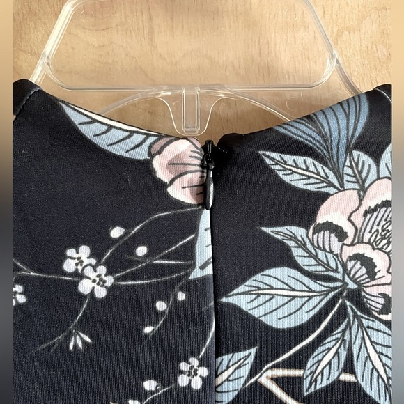 Vince Camuto Floral Navy Blue White Puff Sleeve Sheath Dress Size M 10 - Picture 8 of 15